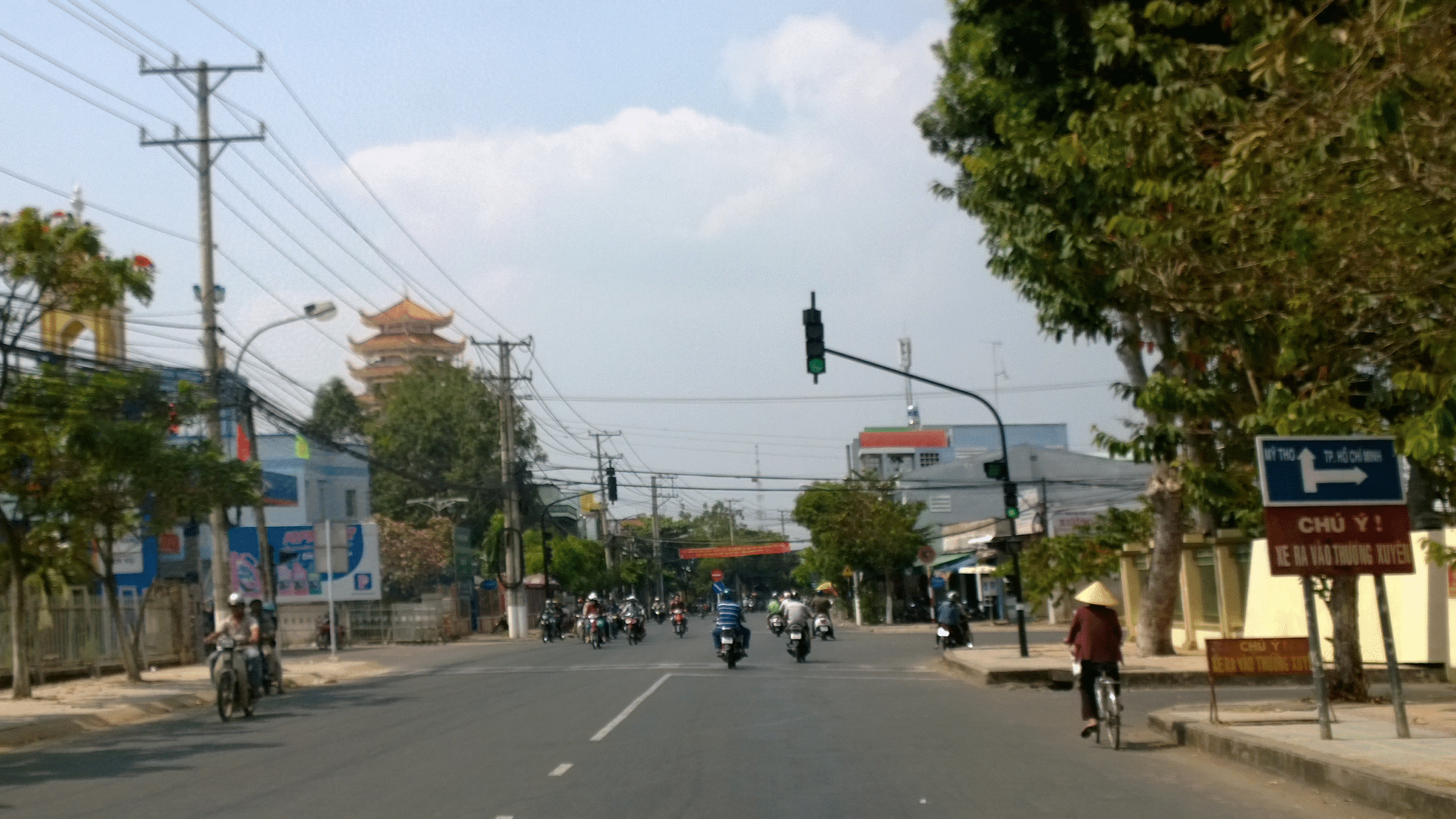 Con đường sứ Gò Công